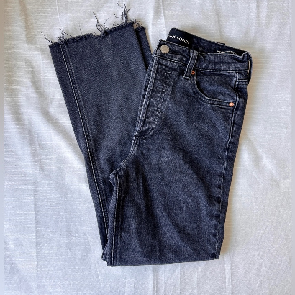 Women’s Aritzia Denim Forum Arlo Jeans in Black, size 26 EUC
